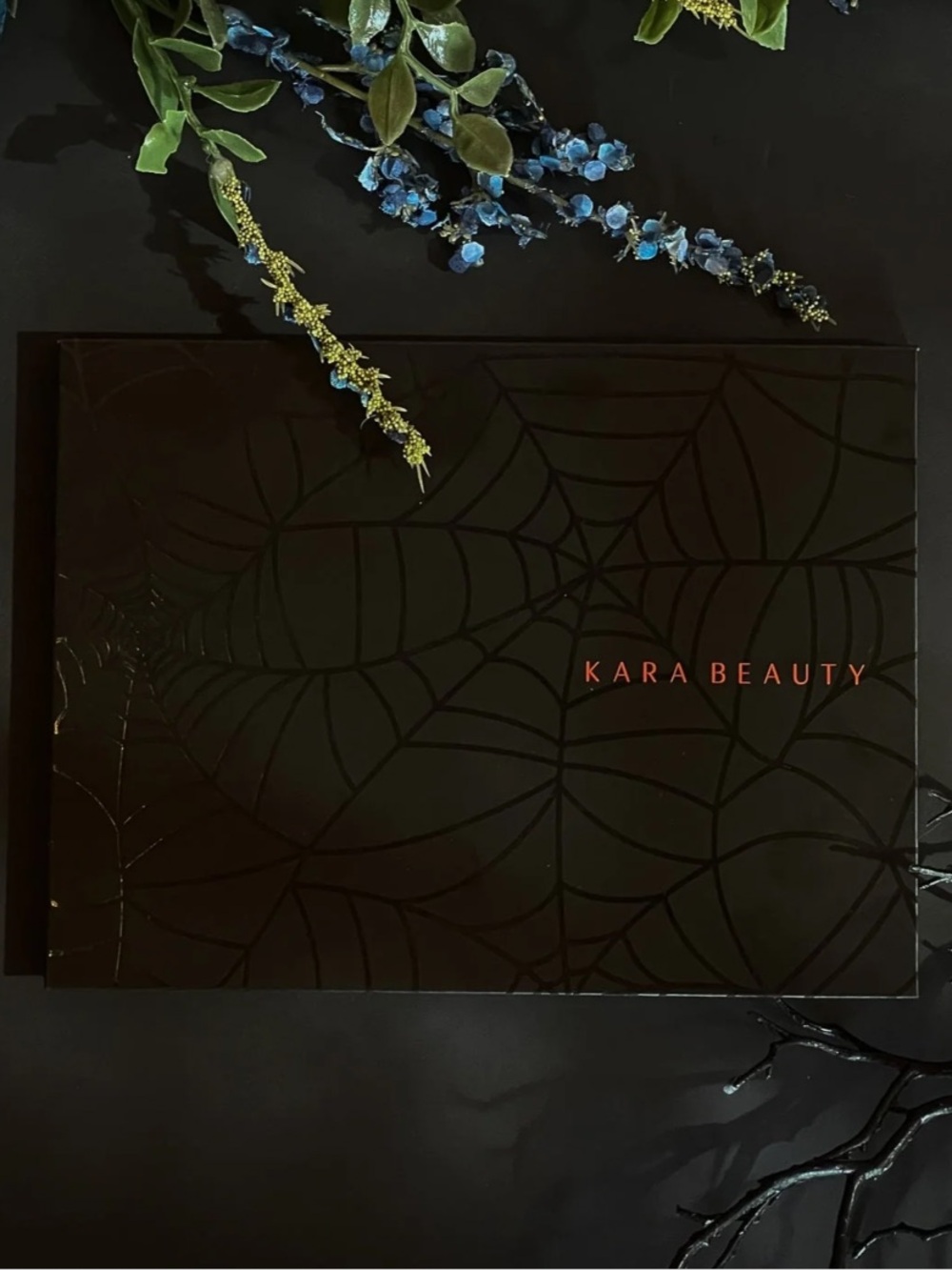 Kara Beauty 'On the Haunt' Creative Eye Palette - Picture 3 of 3